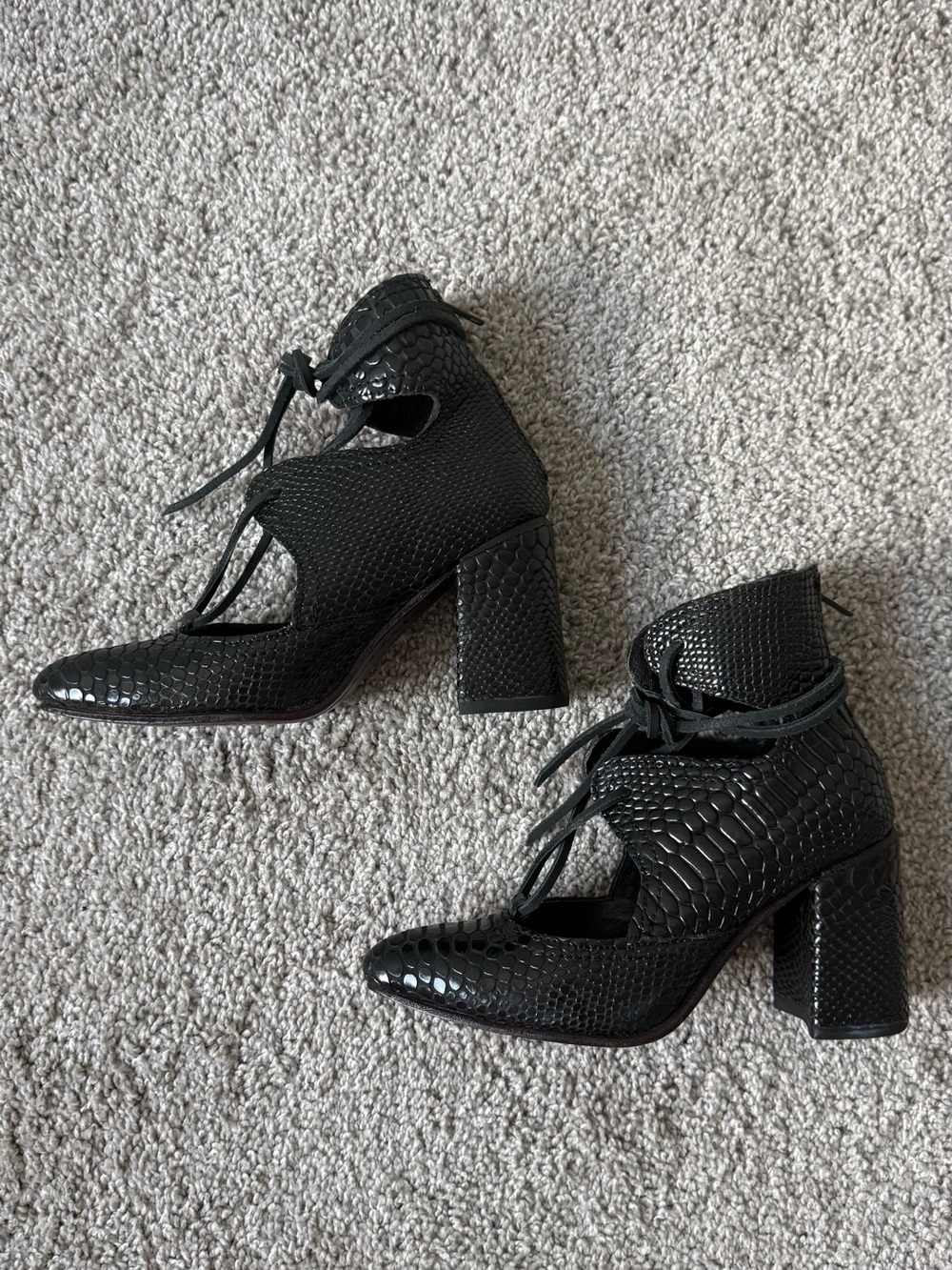 Freebird Joyce Black Lace-Up Shoes - Picture 9 of 14